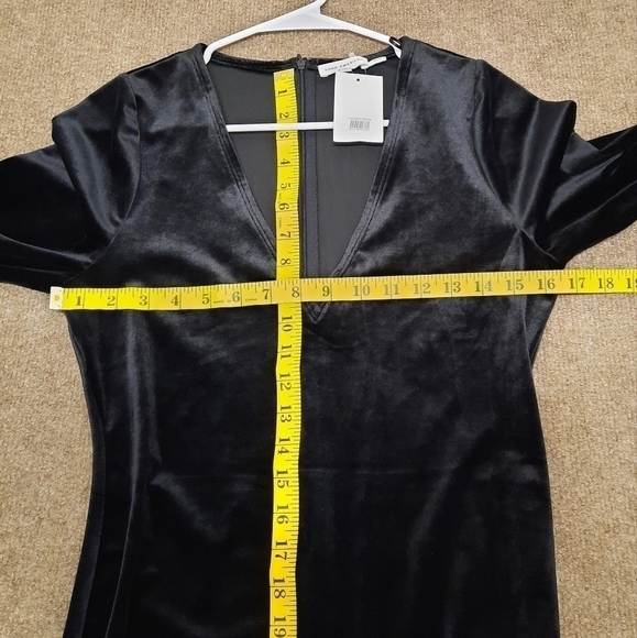 Good American Velvet Deep V Midi Dress Black Quiet Luxury New with Tags Size 2 - Picture 7 of 9